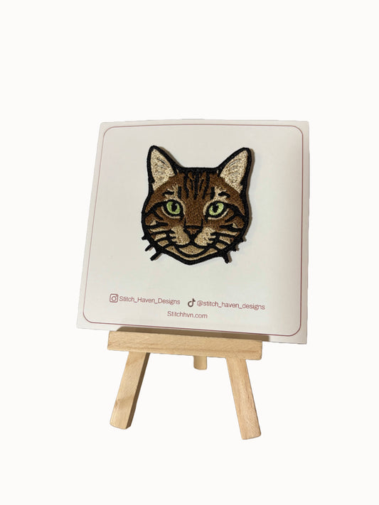 Tabby Cat Embroidered Patch – Green Eyes & Striped Fur